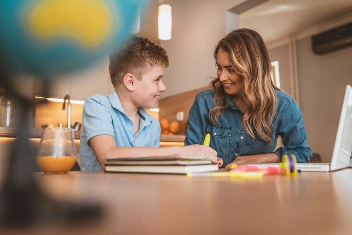 Cómo ayudar a hablar a los niños con autismo