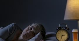 Falta de sueño constante aumenta la resistencia a la insulina en mujeres 