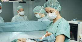 ¿Cuáles son las razones médicas para una cesárea?