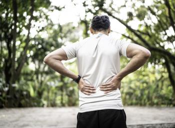 Caminar, ¿es bueno para el dolor de espalda? Responde la ciencia