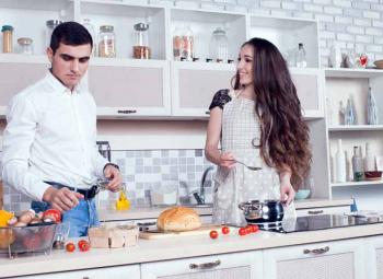 Hombres vs mujeres: ¿quién cocina más sano?