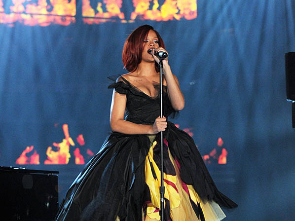 Famosos que perdieron la voz - Rihanna, con laringitis en los Grammys 2011
