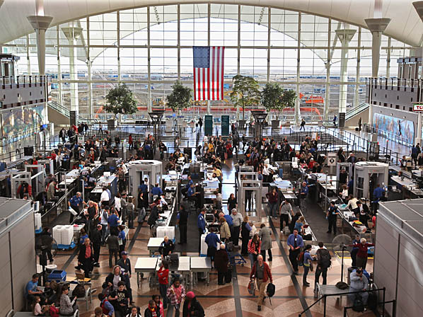 Viajeros al desnudo en los aeropuertos  - Los rayos de la controversia