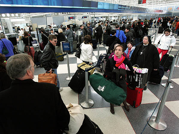 Viajeros al desnudo en los aeropuertos  - Inspección manual: retraso seguro