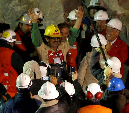 Las 10 noticias de salud más impactantes de 2010 - 3-Sobreviven 33 mineros bajo tierra