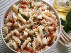 Ensalada de pasta y tomates