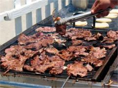 Carne asada con arepas colombianas