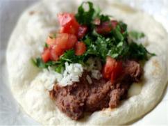 Frijoles con tortilla de maíz