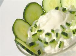 Ensalada de pepino con crema agria