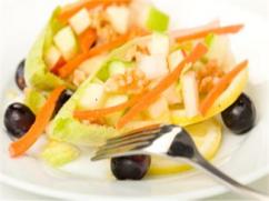 Ensalada de vegetales y fruta