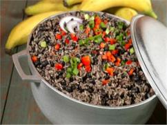 Frijoles negros con arroz