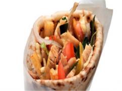 Sándwich con pan árabe