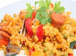 Arroz con salchichas de pavo