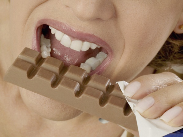 Los 10 mitos sobre el acné - Mito #1; Prohibido el chocolate y los fritos