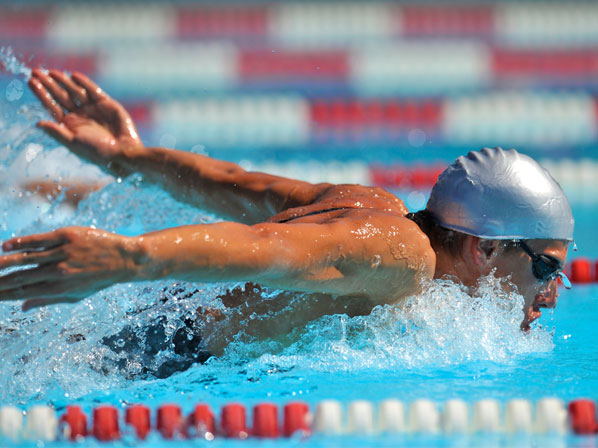 Los galanes maduros más sexies - Beneficios de la natación