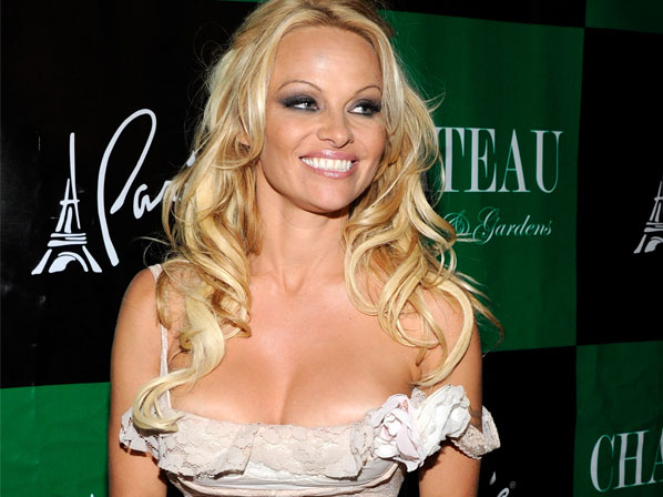 10 famosas que siguen apostando a los implantes de seno - Pamela Anderson nunca está conforme