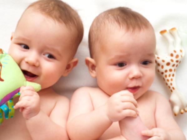 Nacimiento de mellizos, el nuevo boom - Fetos gemelos sobreviven más