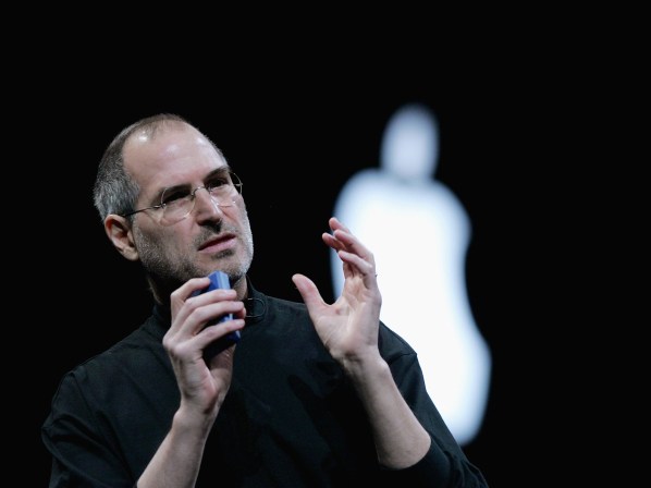 ¿A qué edad empezamos a envejecer? - Steve Jobs lanzó iPod 2 a los 59 años