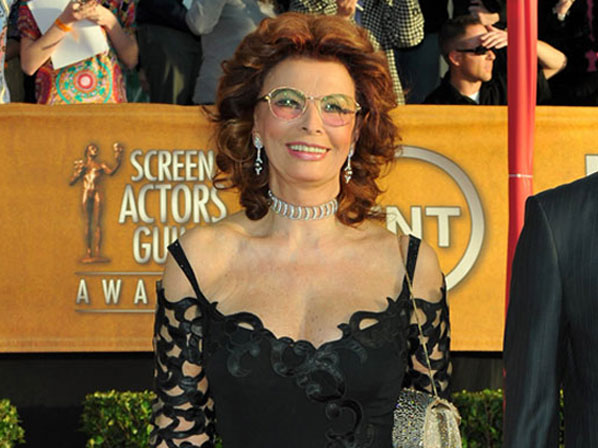 10 famosas maduras que roban suspiros - Para Sophia Loren, la vejez no está peleada con la belleza