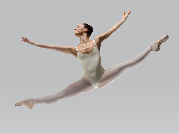 10 famosos con abdómenes firmes - El ballet es ideal para tener flexibilidad