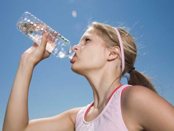 10 razones para tomar agua - ¿Cuándo y cuánto tomar cuando ejercitas?