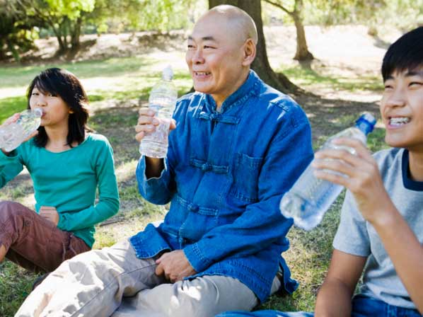 10 razones para tomar agua - El agua, la bebida universal