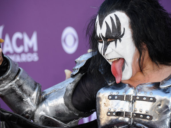 Las exóticas "imperfecciones" de los famosos - La lengua de Gene Simmons