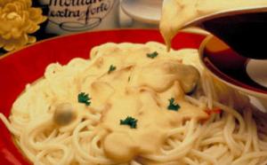 Pasta Alfredo con brócoli y jamón