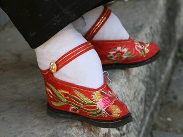 Toe-besity: la obsesión por tener pies "obesos"  - Las geishas como precursoras
