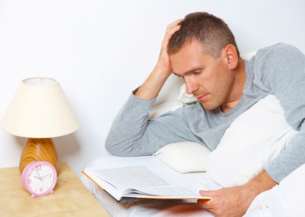 10 causas comunes del insomnio y qué hacer - Causa 4: Llevar trabajo a casa