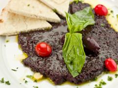 Tapenade con pan árabe