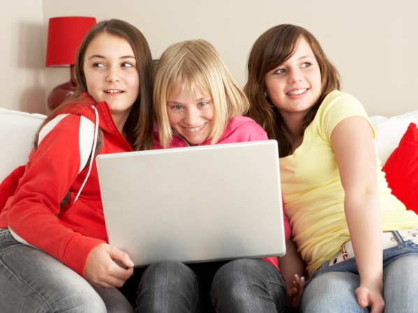 Niños y redes sociales: cómo mantenerlos seguros - Tu huella digital
