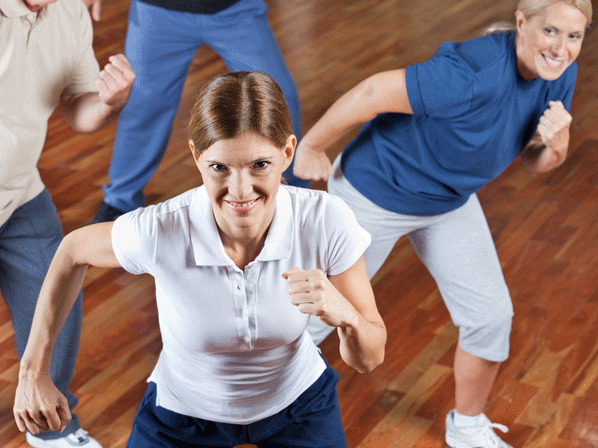 20 trucos para no abandonar el gimnasio - 9. Relaciónate con gente físicamente activa