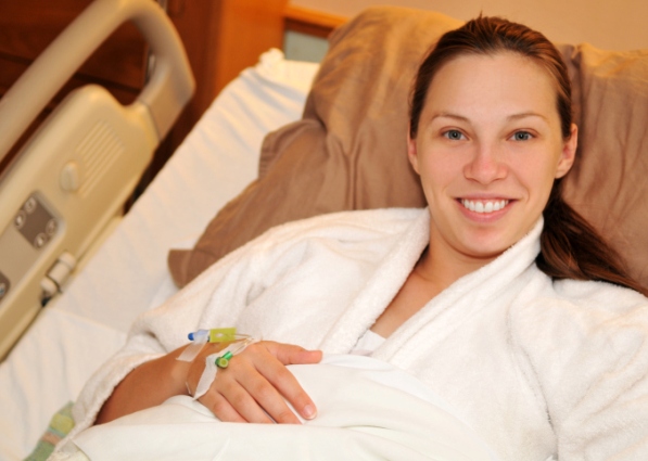 Ayudó a su mujer a dar a luz...en un baño - Traslado al hospital