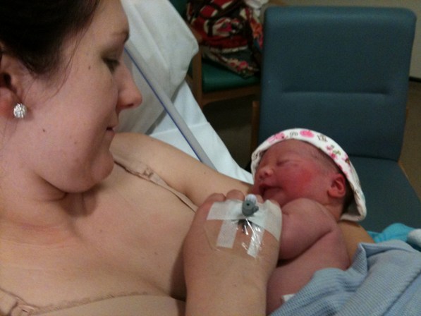 Ayudó a su mujer a dar a luz...en un baño - Luego llegó la ayuda