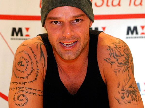 ¿A qué riesgos se exponen los famosos cuando se tatúan? - Ricky Martin
