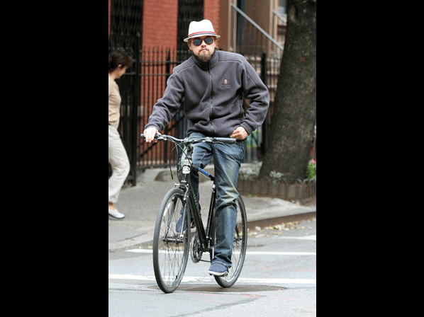 Estos famosos van a todas partes en bicicleta - ¿Cuántas calorías gasta Leonardo Di Caprio? 