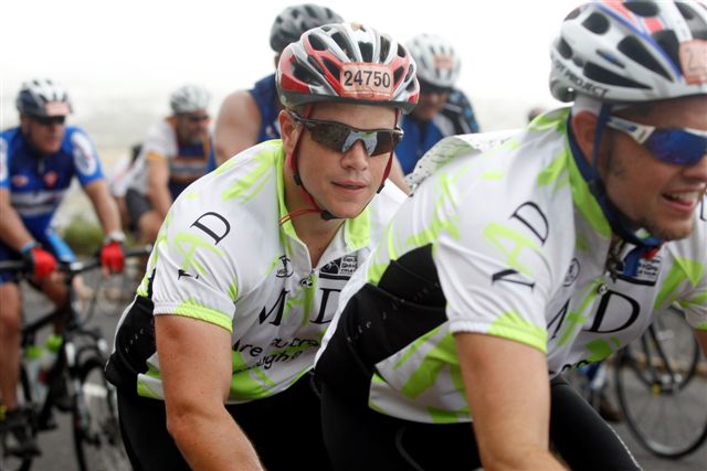 Estos famosos van a todas partes en bicicleta - Matt Damon es un "biciadicto"