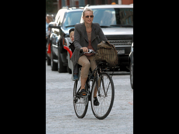 Estos famosos van a todas partes en bicicleta - Como Naomi Watts, todo lo que puedas