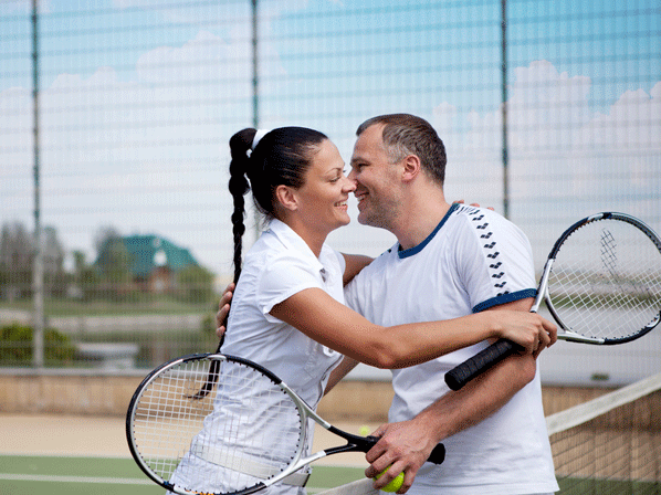 10 ejercicios divertidos para bajar de peso en pareja - 8. Tenis o squash