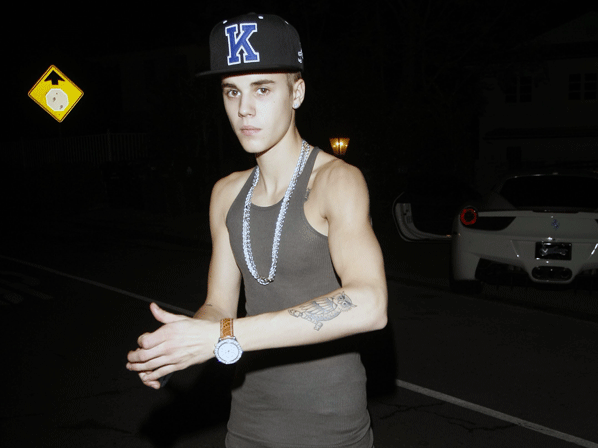Justin Bieber, gana premios… y músculos - ¿Cómo lo hace?