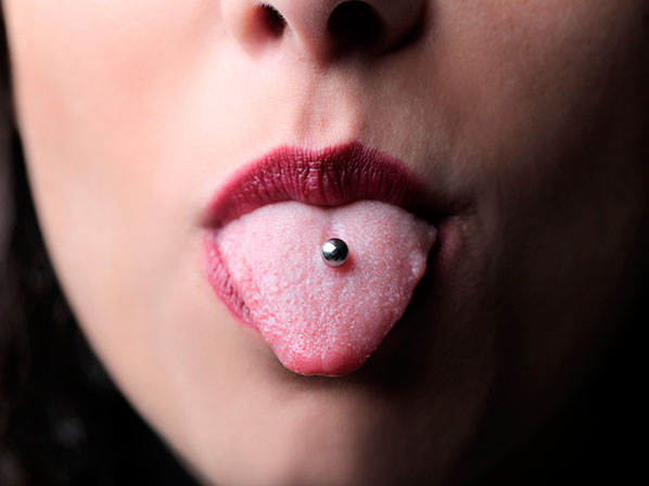 Los “piercings” los vuelven locos - ¿Son malas para la salud las perforaciones orales?