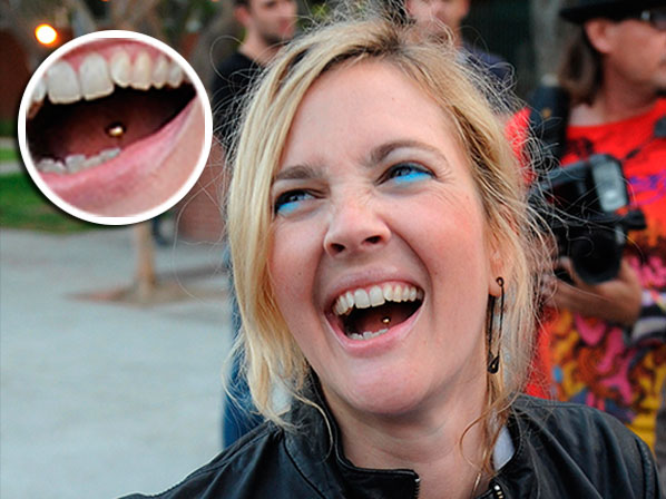 Los “piercings” los vuelven locos - Drew Barrymore, tiene perforaciones hasta por debajo de la lengua