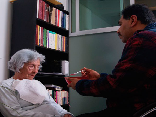 Luchan en México contra el Alzheimer - “Me cuesta trabajo entender que ya no me entiende”