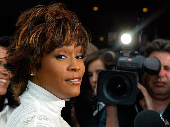 Estrellas que han subido al cielo en forma trágica - Encuentran sin vida a Whitney Houston