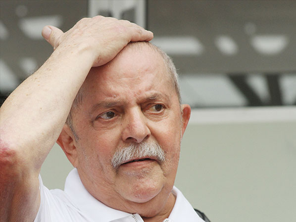 El cáncer asume el poder - Lula da Silva: con problemas de respiración