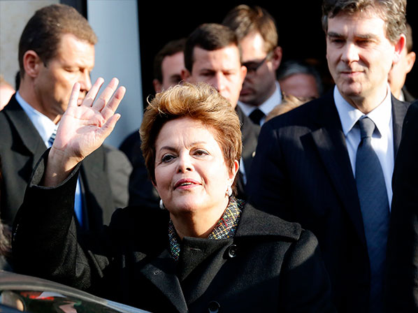El cáncer asume el poder - Dilma Roussef, a punto de renunciar 