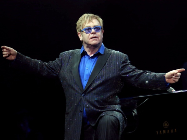 La salud de los famosos en 2012 - Mayo II: Elton John, infección grave