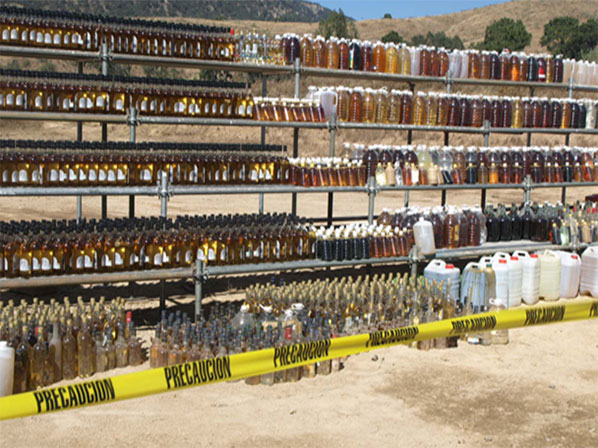 ¡Cuidado con el alcohol que compras, puede estar adulterado! - Alcohol decomisado en México
