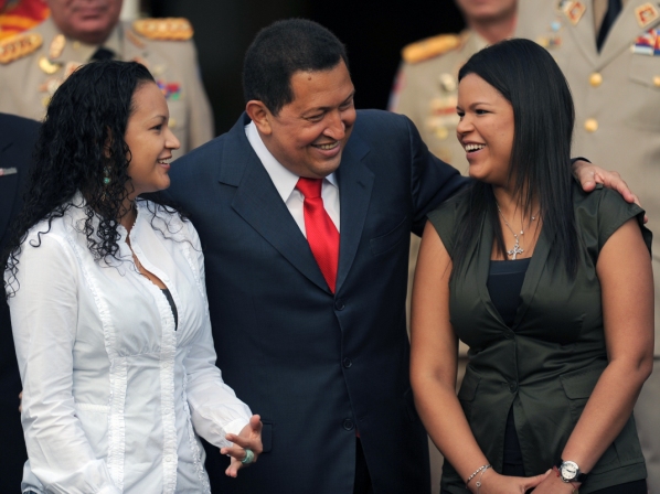 Falleció Hugo Chávez: evolución de una misteriosa enfermedad  - Su familia